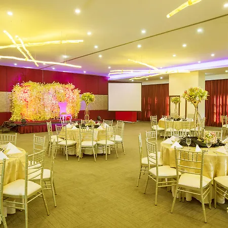 Golden Prince Hotel&Suites